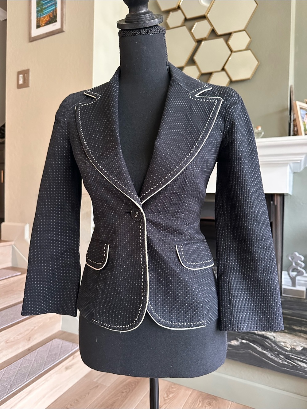 🖤 Bebe Black Tailored Blazer w/White Contrast Trim Size 0 🖤